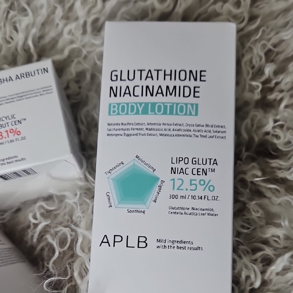 APL Skincare Set with White Packaging - Picture 3 of 13